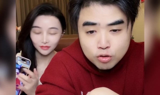 j9九游会老哥俱乐部交流那其他方面呢?朱开:Doinb是一个非常伟大的选手,就是在游戏层面上