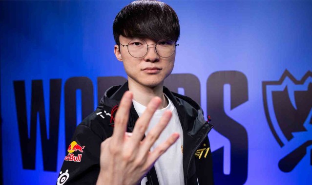 j9九游会老哥俱乐部交流前CSGO职业选手Shroud玩大冒险输了之后,被要求发文称Faker太过誉😒