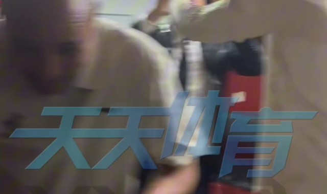 j9九游真人游戏第一平台挺进四强！北京全队赛后更衣室尽情庆祝 主帅许利民被队员们泼水