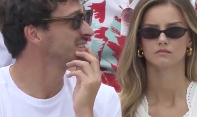 j9九游会老哥俱乐部交流⚽️👀🎾胡梅尔斯和女友现场观战ATP斯图加特站决赛