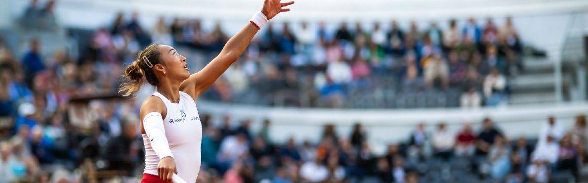 随着郑钦文1-2高芙，赛后诞生了两大赢家，两大输家