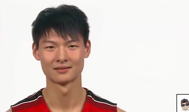 j9九游真人游戏第一品牌登录入口耐克巅峰赛最强中国球员！王哲林12年砍19分8板2帽率队击败美国队