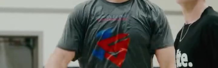 j9九游真人游戏第一品牌登录入口下赛季还回来吗？洛夫顿晒近期训练视频 还穿着上海队的短裤