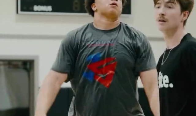 j9九游真人游戏第一品牌登录入口下赛季还回来吗？洛夫顿晒近期训练视频 还穿着上海队的短裤