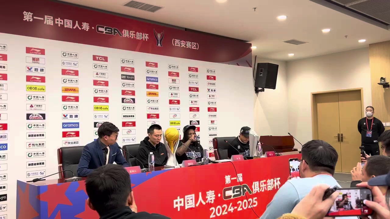 九游会j9官网真人游戏第一品牌卢伟：杯赛办得很好 年轻球员和外援都在窗口期得到了锻炼