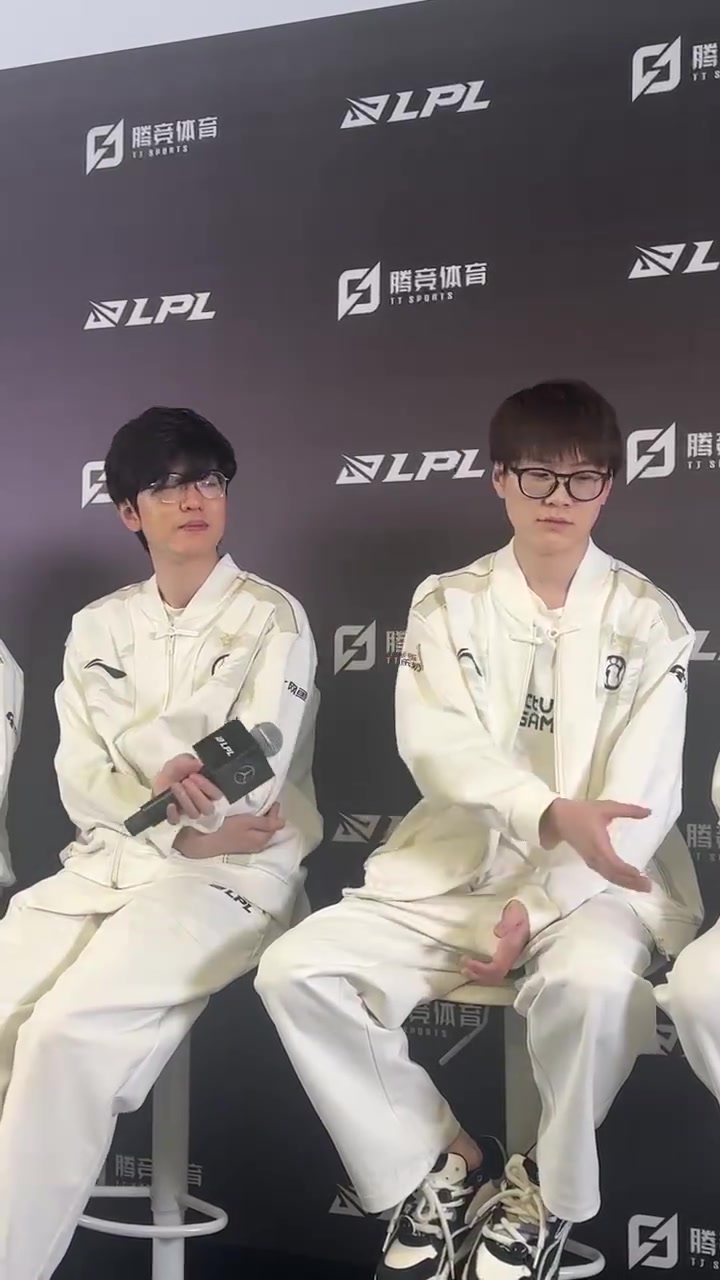 ag九游会亚洲真人第一品牌不催还钱？今日和Scout有什么交流吗  jiejie、meiko：没什么交流