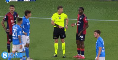 九游会·j9官方网站半场-那不勒斯暂1-0卡利亚里 麦克托米奈精彩凌空侧勾破门