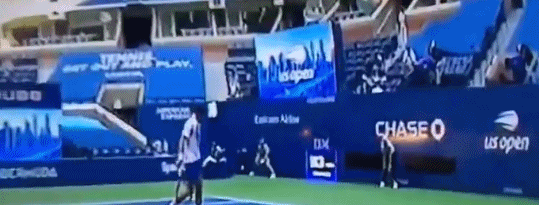 ag九游会亚洲真人第一品牌脚踢网球击中司线员！穆塞蒂：是巧合，我不想伤害任何人